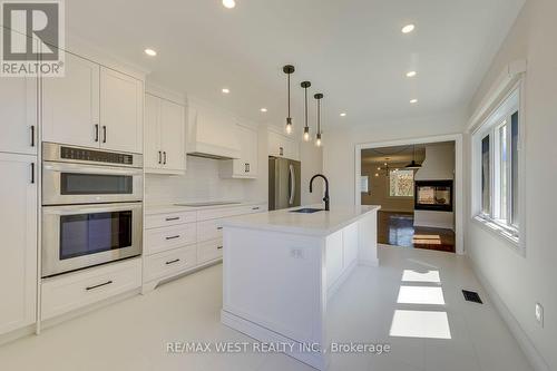 286 Gilbert Avenue, Toronto, ON - Indoor Photo Showing Kitchen With Upgraded Kitchen