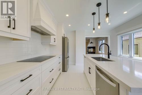 286 Gilbert Avenue, Toronto, ON - Indoor Photo Showing Kitchen With Upgraded Kitchen