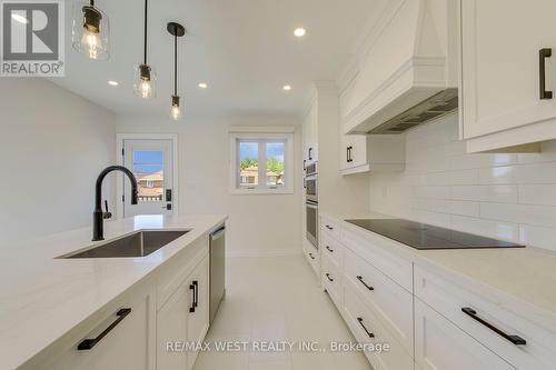 286 Gilbert Avenue, Toronto, ON - Indoor Photo Showing Kitchen With Upgraded Kitchen