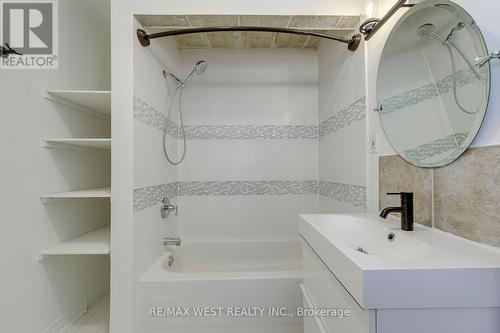286 Gilbert Avenue, Toronto, ON - Indoor Photo Showing Bathroom