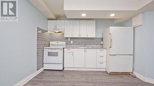 38 Medici Place, Brampton, ON - Indoor Photo Showing Kitchen