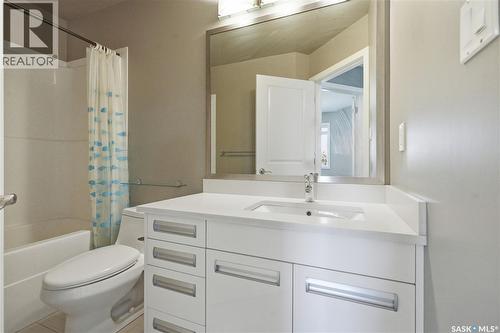 924 Stonebridge Common, Saskatoon, SK - Indoor Photo Showing Bathroom