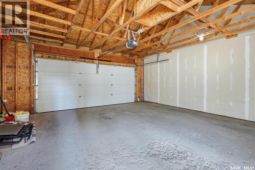 924 Stonebridge Common, Saskatoon, SK - Indoor Photo Showing Garage