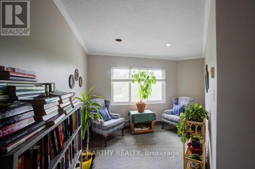 Sitting area by elevator on 3rd floor - 300 - 250 Robert Street, Shelburne, ON - Indoor