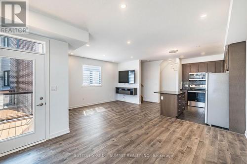 93 - 590 North Service Road, Hamilton, ON - Indoor Photo Showing Kitchen