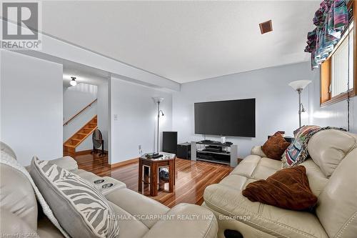 4617 Highway 3, Norfolk, ON - Indoor Photo Showing Living Room
