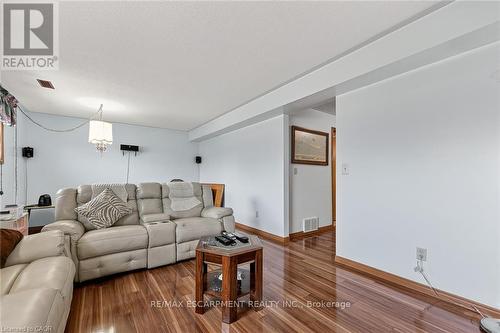 4617 Highway 3, Norfolk, ON - Indoor Photo Showing Living Room