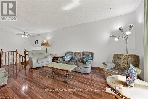 4617 Highway 3, Norfolk, ON - Indoor Photo Showing Living Room