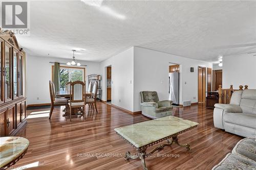 4617 Highway 3, Norfolk, ON - Indoor Photo Showing Living Room