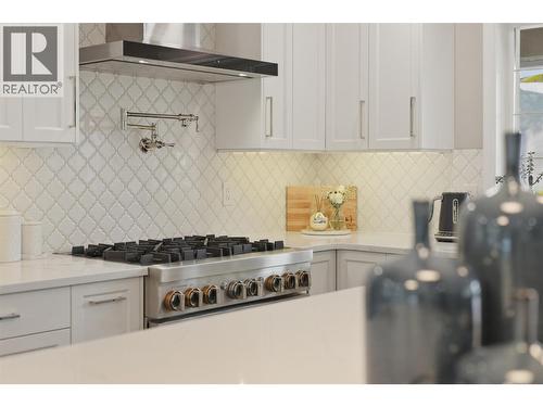 1648 Skeena Place, Kamloops, BC - Indoor Photo Showing Kitchen With Upgraded Kitchen