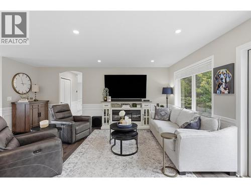 1648 Skeena Place, Kamloops, BC - Indoor Photo Showing Living Room