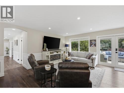 1648 Skeena Place, Kamloops, BC - Indoor Photo Showing Living Room