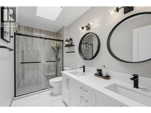 1648 Skeena Place, Kamloops, BC - Indoor Photo Showing Bathroom