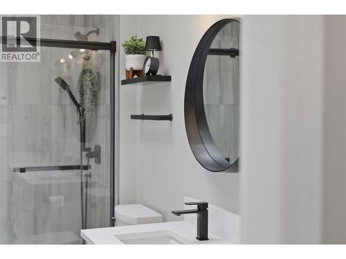 1648 Skeena Place, Kamloops, BC - Indoor Photo Showing Bathroom