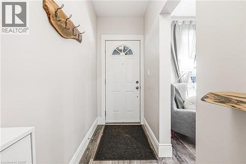 30 Cumberland Avenue, Hamilton, ON - Indoor Photo Showing Other Room