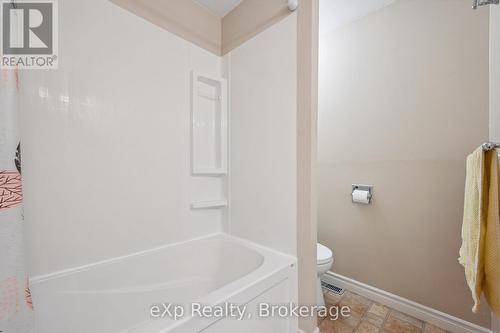 44 - 40 Silvercreek Parkway N, Guelph (Junction/Onward Willow), ON - Indoor Photo Showing Bathroom