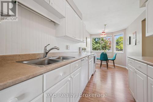 44 - 40 Silvercreek Parkway N, Guelph (Junction/Onward Willow), ON - Indoor Photo Showing Kitchen With Double Sink