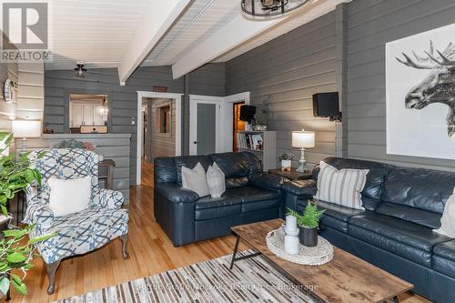 236 Hoodstown Road, Huntsville (Stisted), ON - Indoor Photo Showing Living Room