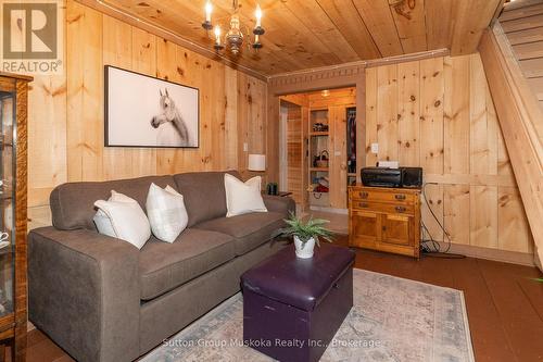 236 Hoodstown Road, Huntsville (Stisted), ON - Indoor Photo Showing Living Room