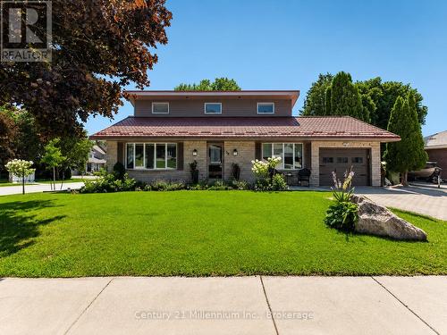 38 Grayview Drive, Grey Highlands, ON - Outdoor With Facade