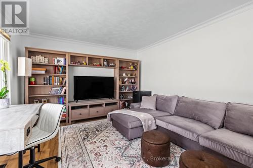 38 Grayview Drive, Grey Highlands, ON - Indoor Photo Showing Living Room