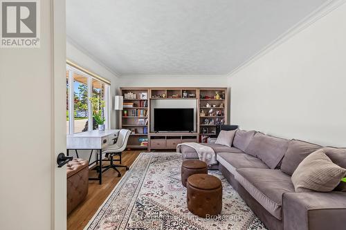38 Grayview Drive, Grey Highlands, ON - Indoor Photo Showing Living Room