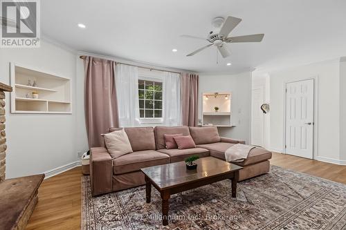 38 Grayview Drive, Grey Highlands, ON - Indoor Photo Showing Living Room