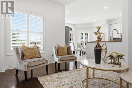 89 Promelia Court, Markham, ON - Indoor Photo Showing Living Room