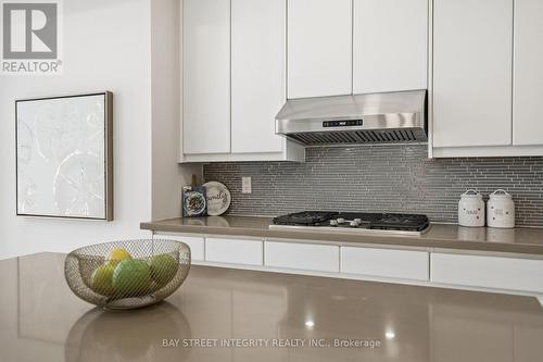89 Promelia Court, Markham, ON - Indoor Photo Showing Kitchen With Upgraded Kitchen