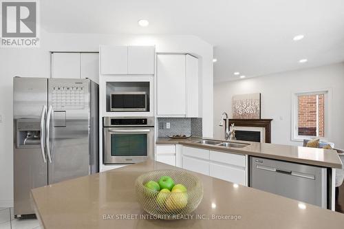 89 Promelia Court, Markham, ON - Indoor Photo Showing Kitchen With Double Sink