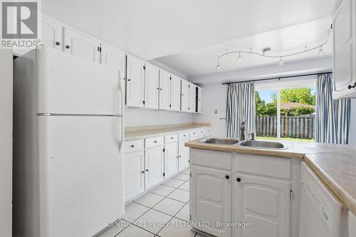 208 Conley Street, Vaughan, ON - Indoor Photo Showing Kitchen With Double Sink