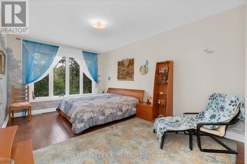 107 Allegra Drive, Wasaga Beach, ON - Indoor Photo Showing Bedroom