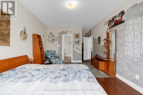 107 Allegra Drive, Wasaga Beach, ON - Indoor Photo Showing Bedroom