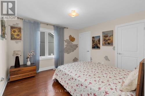 107 Allegra Drive, Wasaga Beach, ON - Indoor Photo Showing Bedroom
