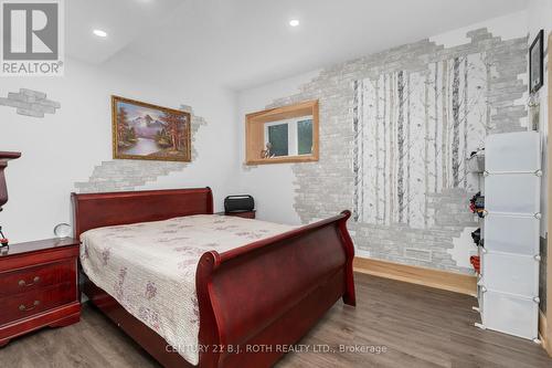 107 Allegra Drive, Wasaga Beach, ON - Indoor Photo Showing Bedroom