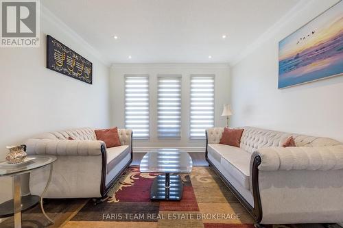 503 Grove Street E, Barrie, ON - Indoor Photo Showing Living Room