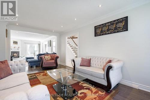 503 Grove Street E, Barrie, ON - Indoor Photo Showing Living Room