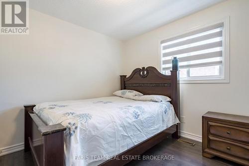 503 Grove Street E, Barrie, ON - Indoor Photo Showing Bedroom