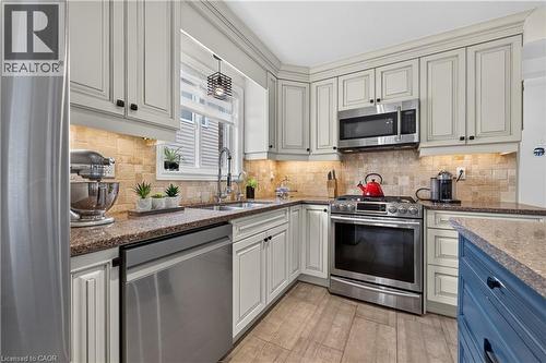 104 Udell Way, Grimsby, ON - Indoor Photo Showing Kitchen With Double Sink With Upgraded Kitchen