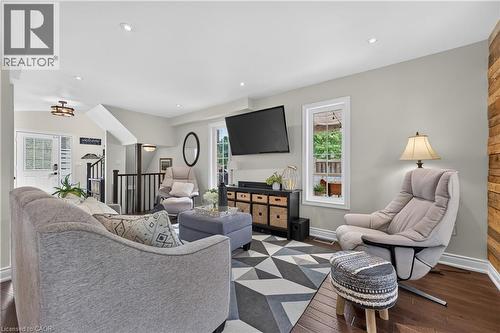 104 Udell Way, Grimsby, ON - Indoor Photo Showing Living Room