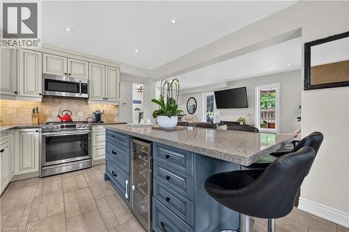 104 Udell Way, Grimsby, ON - Indoor Photo Showing Kitchen With Upgraded Kitchen