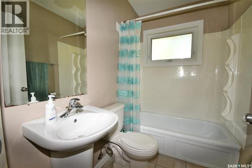 16 29Th Street E, Prince Albert, SK - Indoor Photo Showing Bathroom