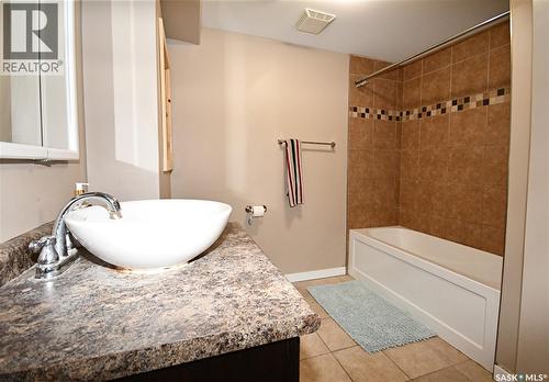 16 29Th Street E, Prince Albert, SK - Indoor Photo Showing Bathroom