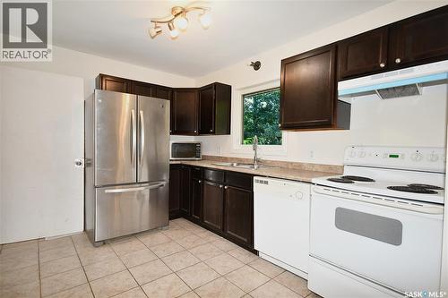 16 29Th Street E, Prince Albert, SK - Indoor Photo Showing Kitchen