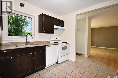 16 29Th Street E, Prince Albert, SK - Indoor Photo Showing Kitchen With Double Sink