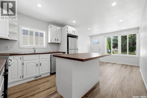 160 Osler Street, Regina, SK - Indoor Photo Showing Kitchen