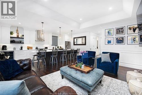 450 Brunmar Crescent, Lakeshore, ON - Indoor Photo Showing Living Room