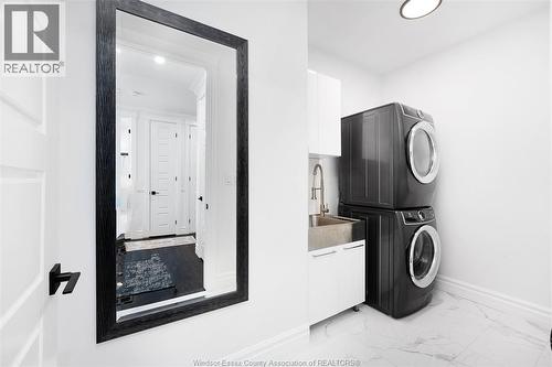 450 Brunmar Crescent, Lakeshore, ON - Indoor Photo Showing Laundry Room