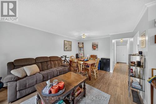 986 Killarney Crescent, Kingston (East Gardiners Rd), ON - Indoor Photo Showing Living Room