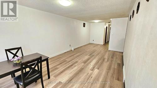 17 Edgemere Crescent, London South (South T), ON - Indoor